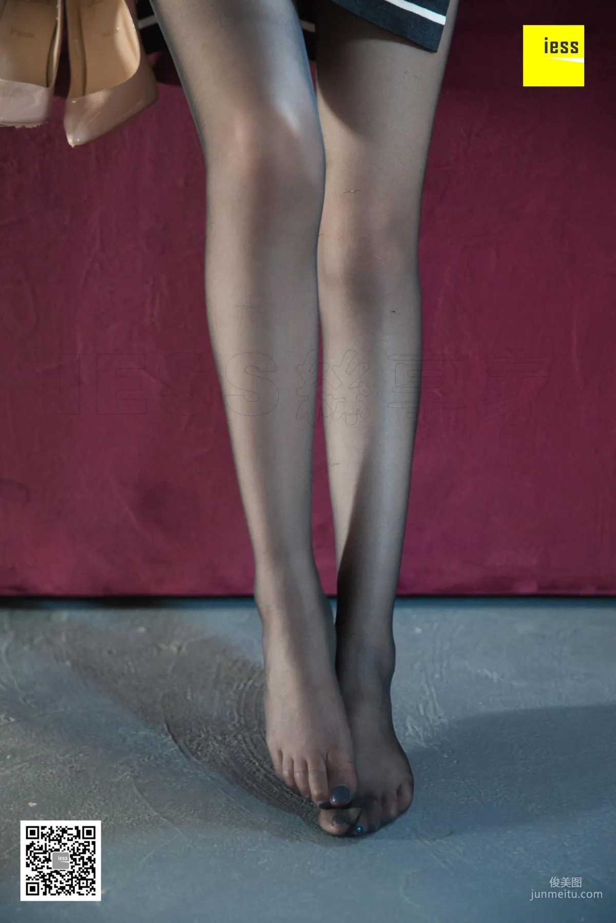 九妹《九妹开衩裙黑丝》 [异思趣向IESS] 丝享家262 写真集87