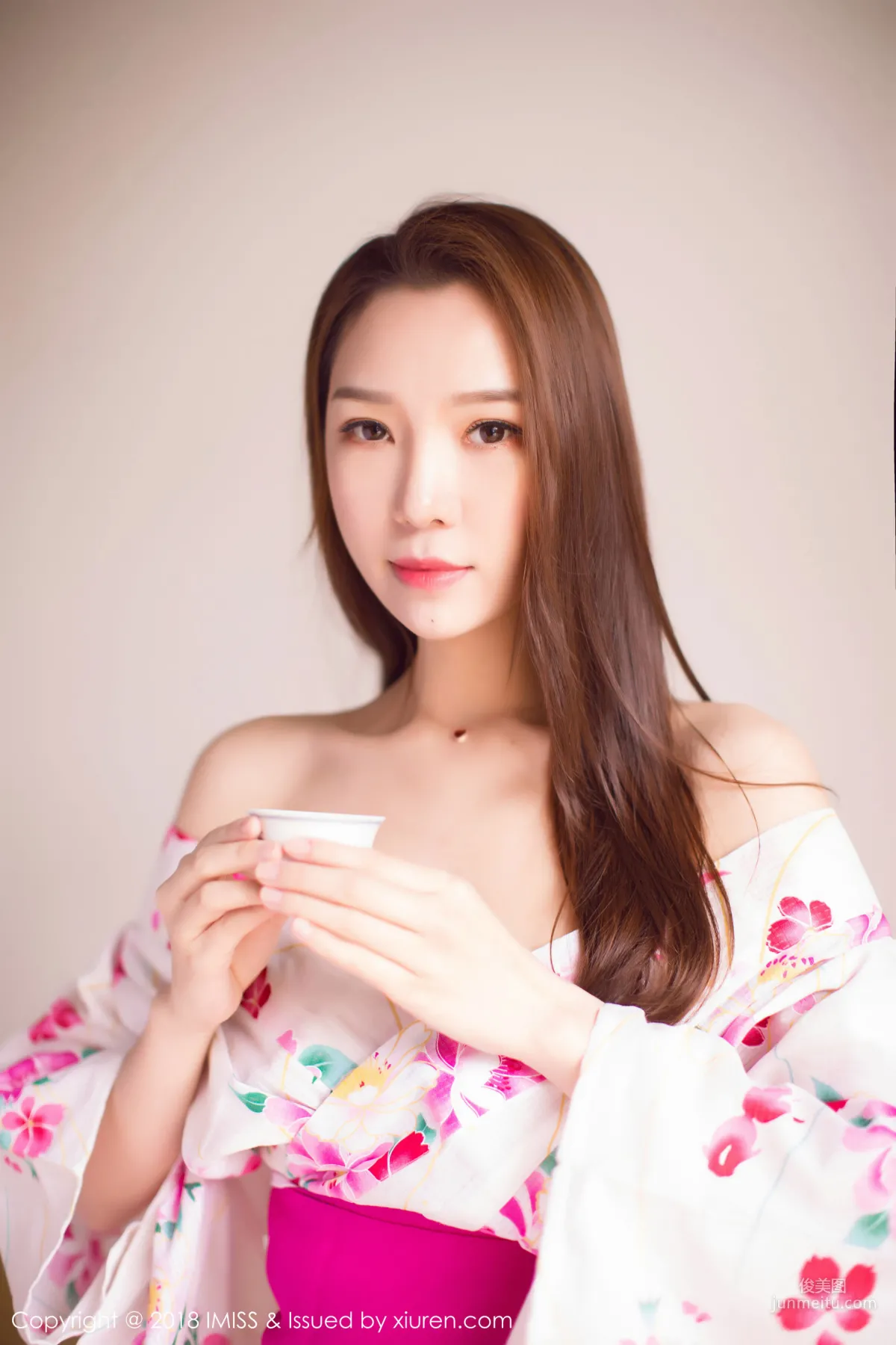 Katrina Low: IMISS Vol. 252 photo 2