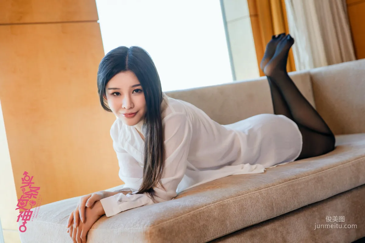Chun Xiaoxi / Mengmeng, Black Silk LOGO, Show Legs That Are a Feast [TouTiao Goddess] Photo Set photo 18