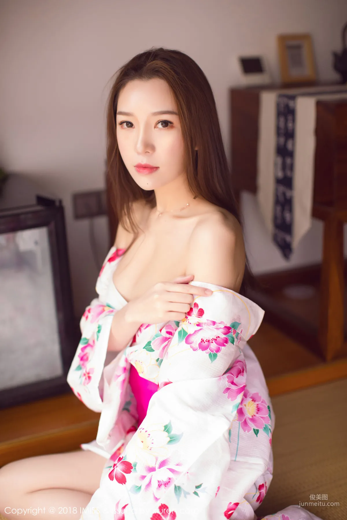 Katrina Low: IMISS Vol. 252 photo 10
