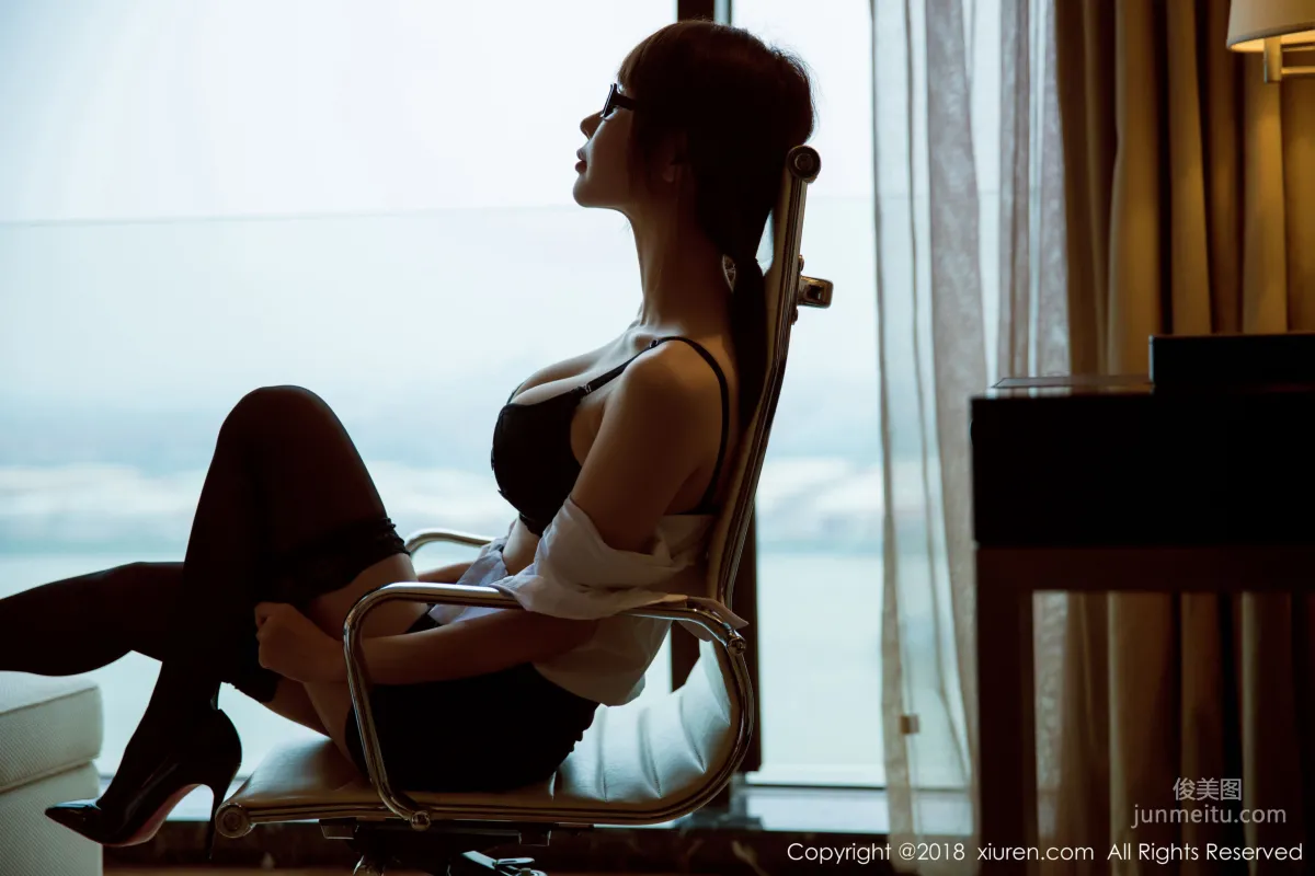 Model Chutian Olivia Black Stockings OL and Cat Ears Outfit [XiuRen] No.1037 Photo Set photo 41