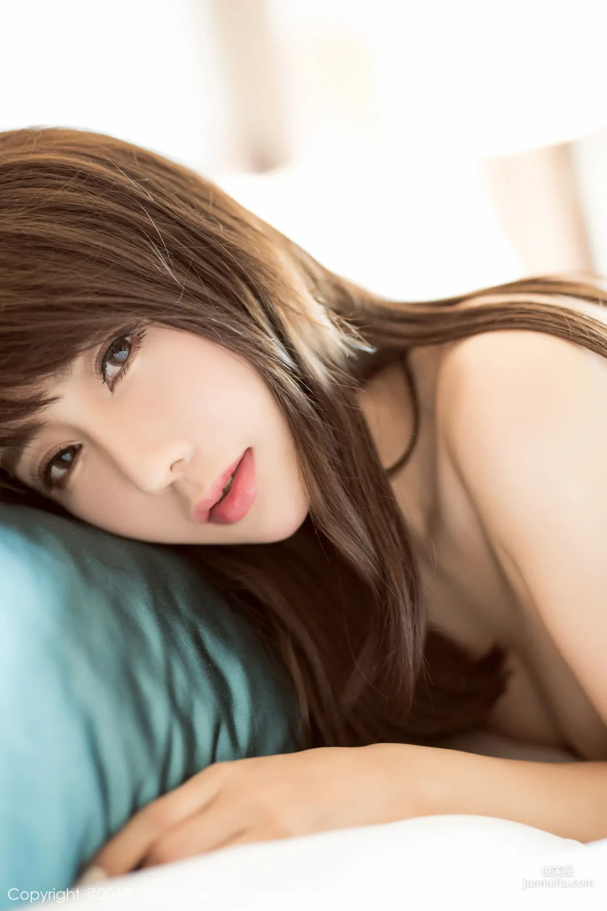 Model Chutian Olivia Black Stockings OL and Cat Ears Outfit [XiuRen] No.1037 Photo Set photo 22
