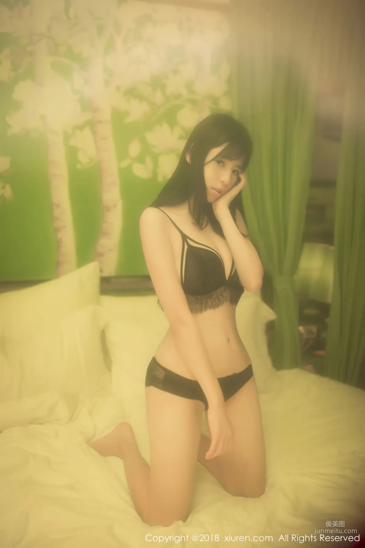 Model Ai Lili "Fresh Legs Outdoor Shoot and Private Lingerie Charm" [XiuRen] No.1026 Photo Set photo 34