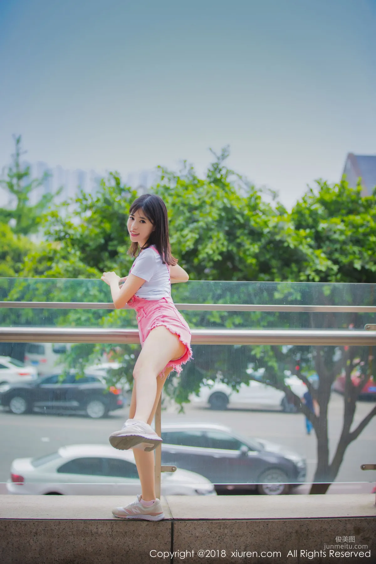 Model Ai Lili "Fresh Legs Outdoor Shoot and Private Lingerie Charm" [XiuRen] No.1026 Photo Set photo 28