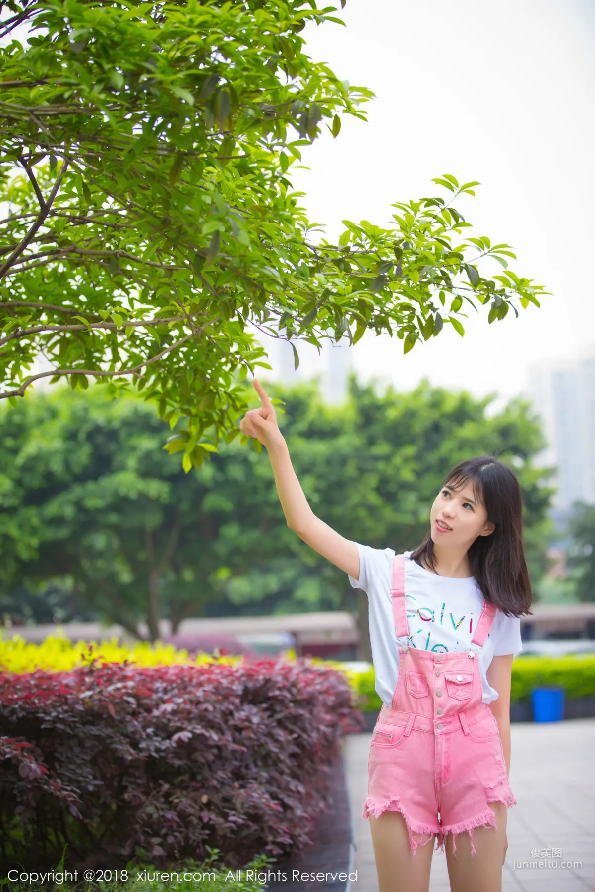 Model Ai Lili "Fresh Legs Outdoor Shoot and Private Lingerie Charm" [XiuRen] No.1026 Photo Set photo 14