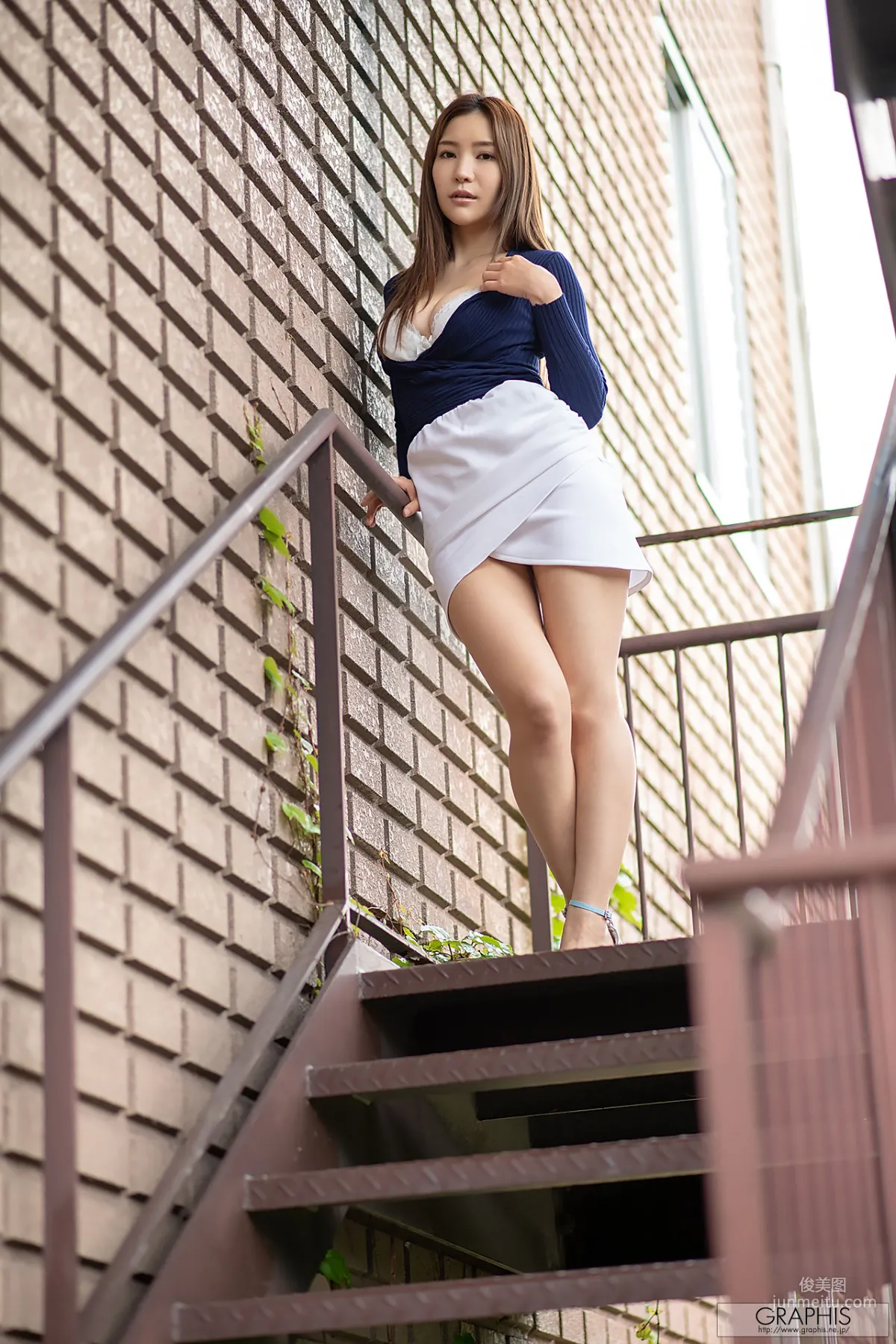 Aoi 葵 『Allure』 [Graphis] Gals 写真集12