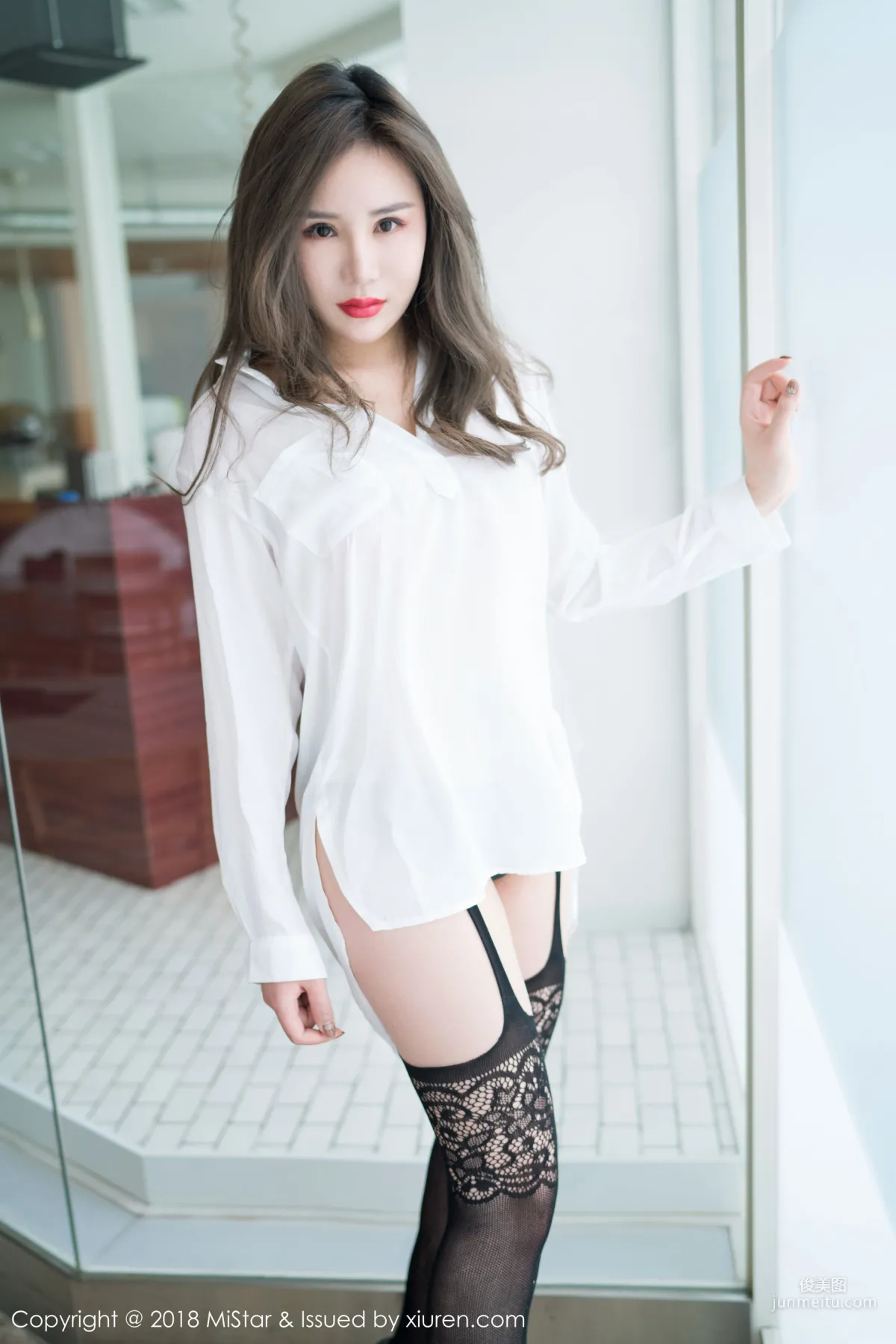 小奶昔Kyra《白衬衫黑丝吊袜》 [魅妍社MiStar] VOL.228 写真集1
