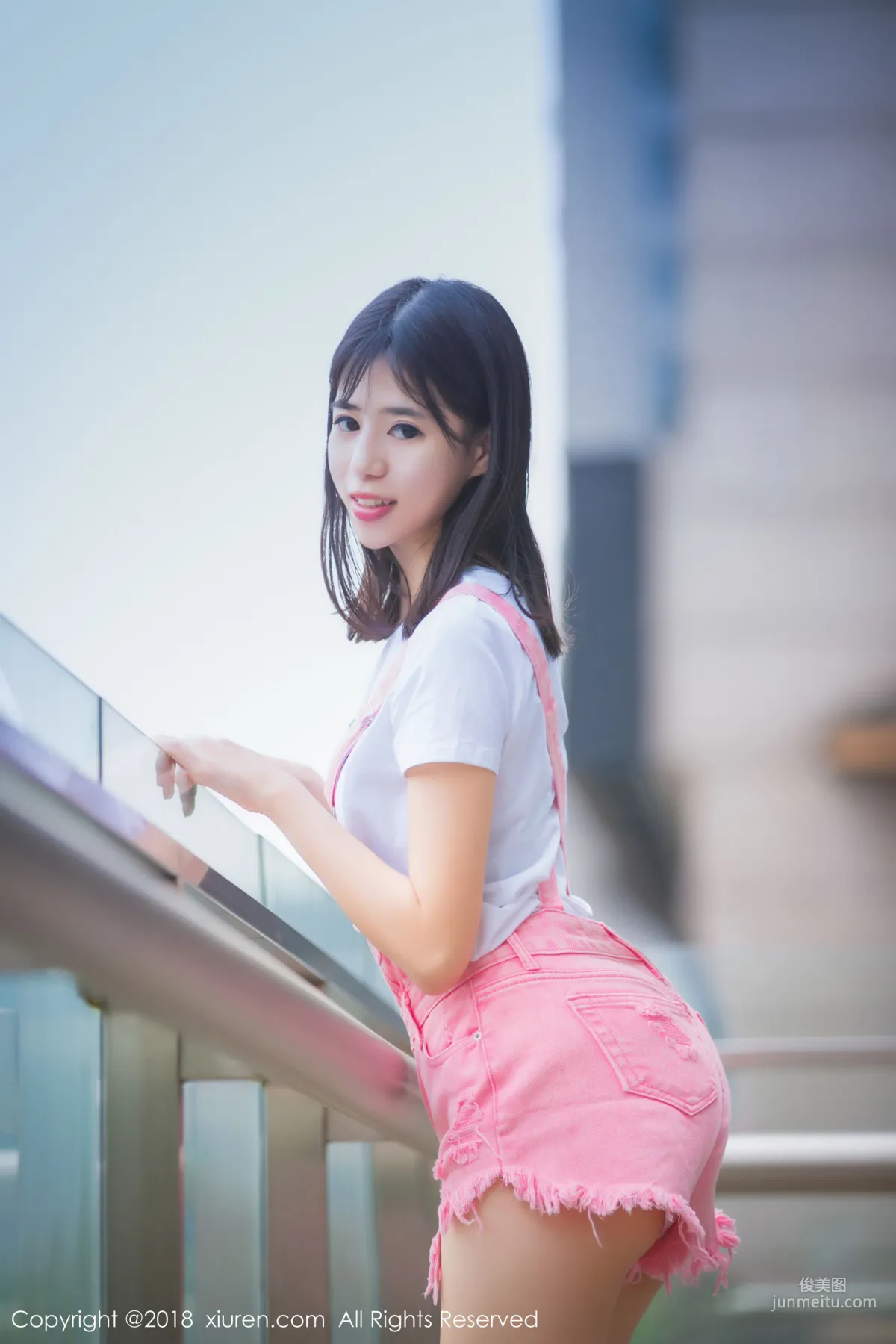 Model Ai Lili "Fresh Legs Outdoor Shoot and Private Lingerie Charm" [XiuRen] No.1026 Photo Set photo 27