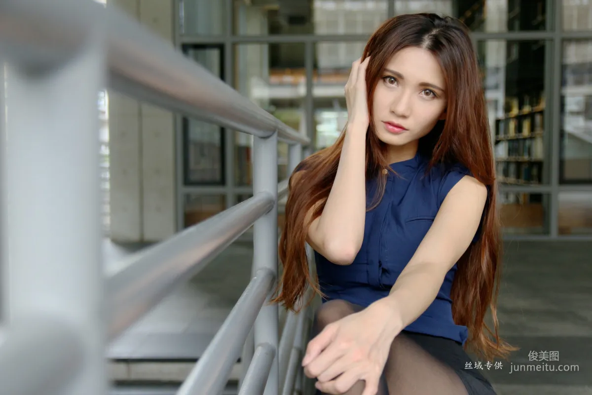 [Taiwan Beauties] Cai Yixin, Studio Shoot + Outdoor Shoot, OL Goddess Outfit, Three Sets of Clothing Photo Set photo 19