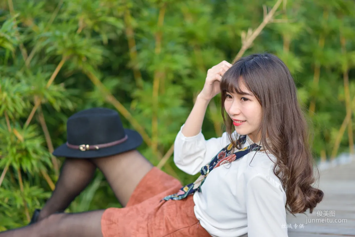 [Taiwan Beauties] Ti Ti, National Taiwan Museum of Fine Arts. Fashion, Black Stockings Girl Short Skirt Street Snap Photo Set photo 35
