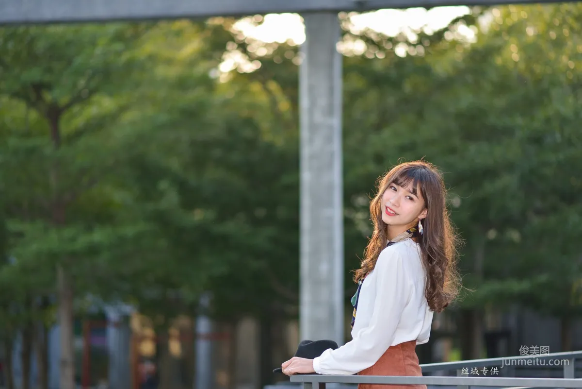 [Taiwan Beauties] Ti Ti, National Taiwan Museum of Fine Arts. Fashion, Black Stockings Girl Short Skirt Street Snap Photo Set photo 76