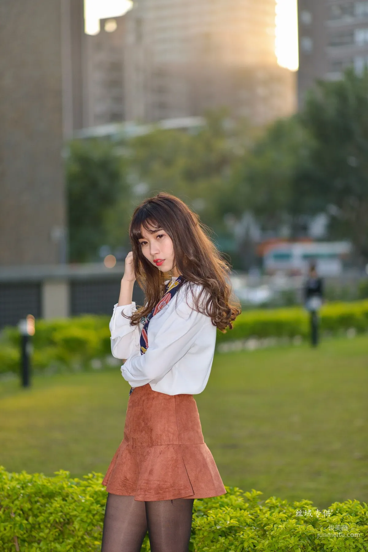 [Taiwan Beauties] Ti Ti, National Taiwan Museum of Fine Arts. Fashion, Black Stockings Girl Short Skirt Street Snap Photo Set photo 133