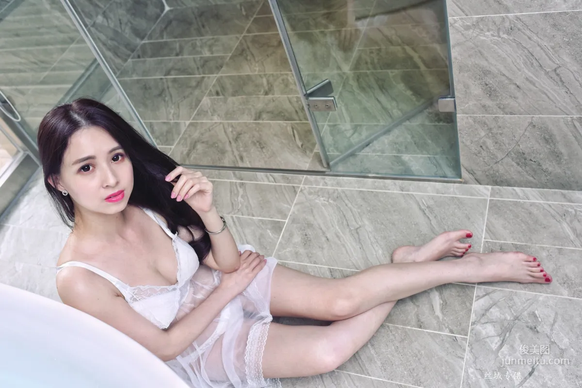 [Taiwan Beauties] Xue Jing, Three Outfits Studio Shoot Photo Set photo 34