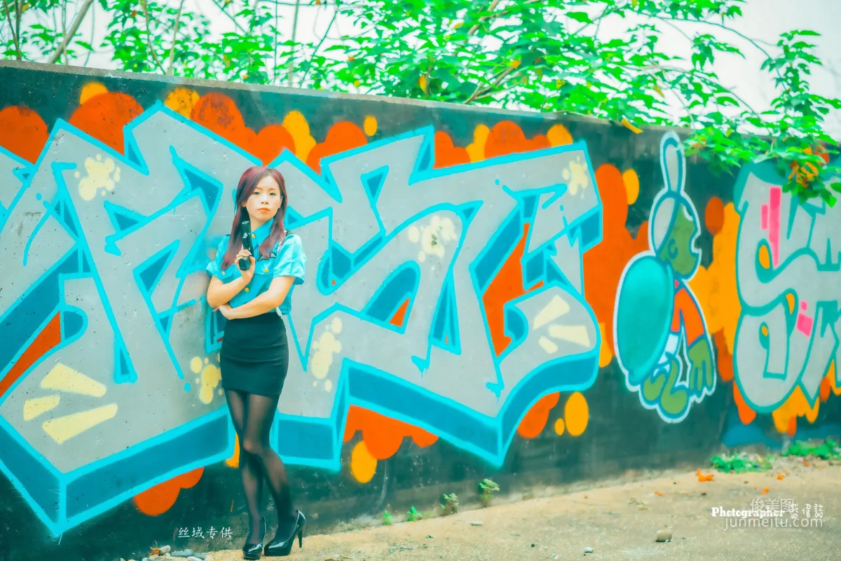 [Taiwan Beauties] Lai Xiaojing Under Zhongzhang Bridge (Female Police Officer Black Stockings) Photo Set photo 1
