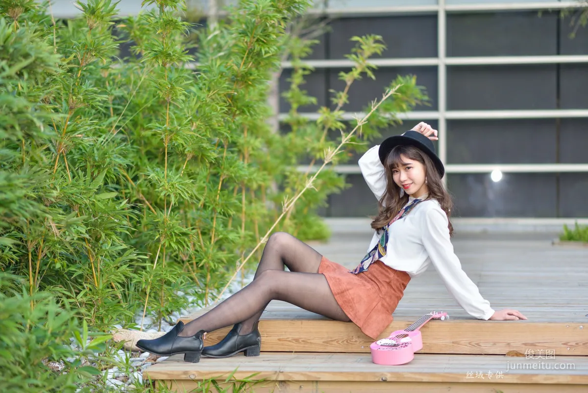 [Taiwan Beauties] Ti Ti, National Taiwan Museum of Fine Arts. Fashion, Black Stockings Girl Short Skirt Street Snap Photo Set photo 18