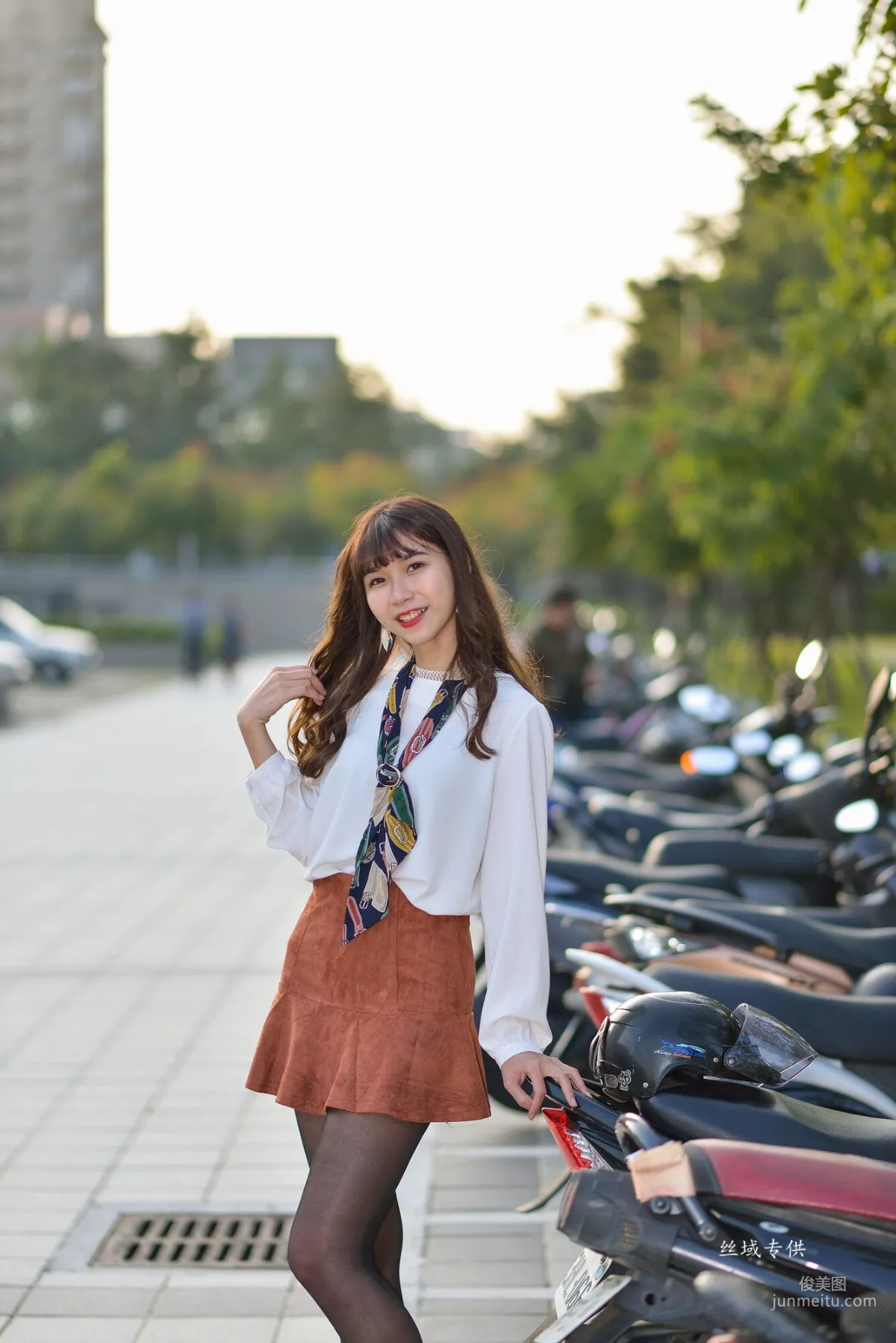 [Taiwan Beauties] Ti Ti, National Taiwan Museum of Fine Arts. Fashion, Black Stockings Girl Short Skirt Street Snap Photo Set photo 102