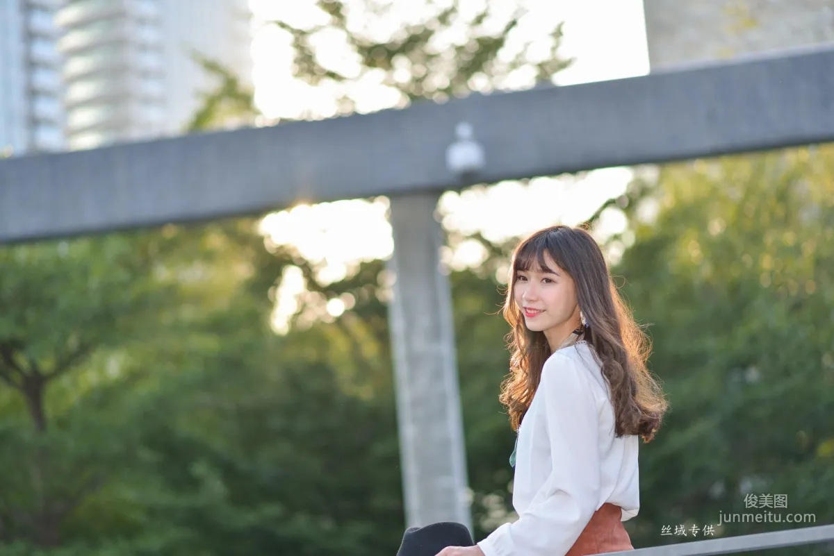 [Taiwan Beauties] Ti Ti, National Taiwan Museum of Fine Arts. Fashion, Black Stockings Girl Short Skirt Street Snap Photo Set photo 71