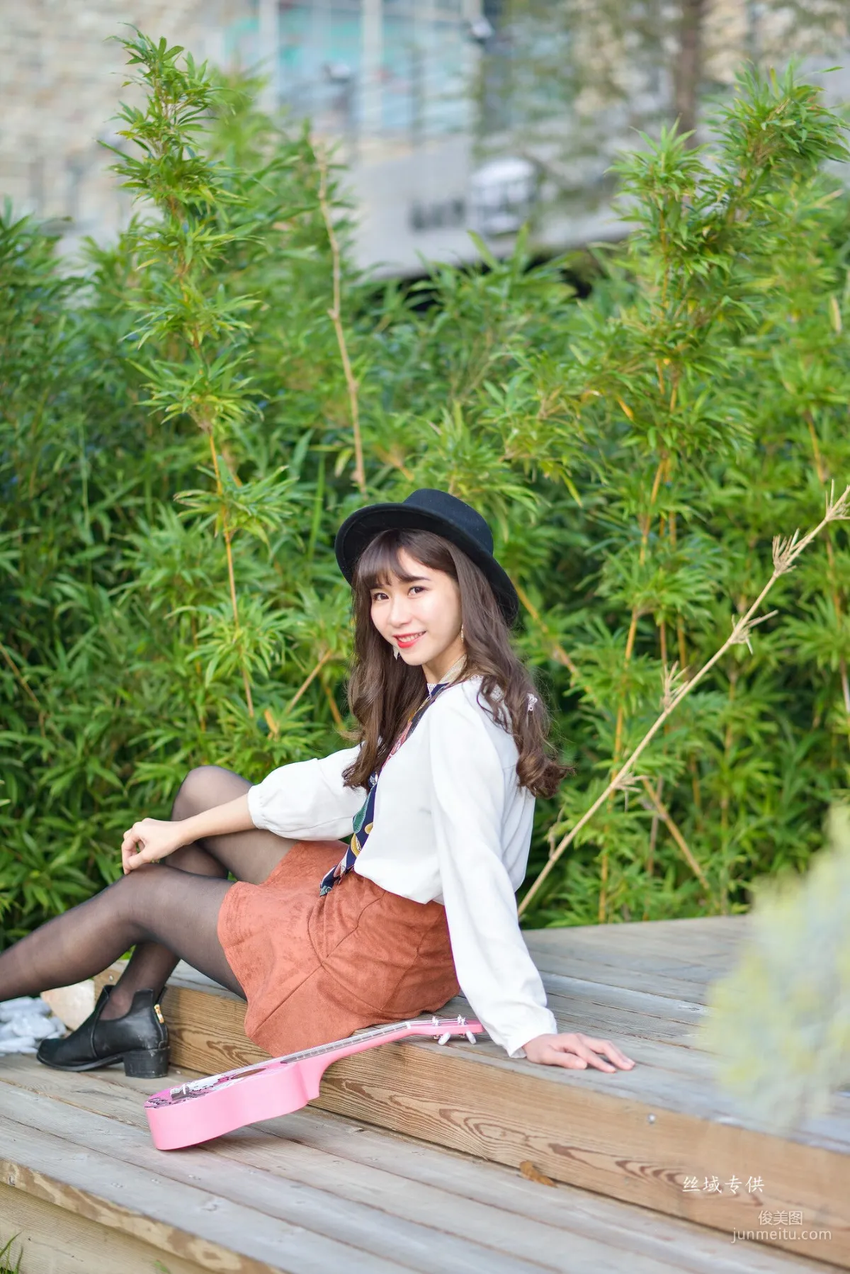 [Taiwan Beauties] Ti Ti, National Taiwan Museum of Fine Arts. Fashion, Black Stockings Girl Short Skirt Street Snap Photo Set photo 21