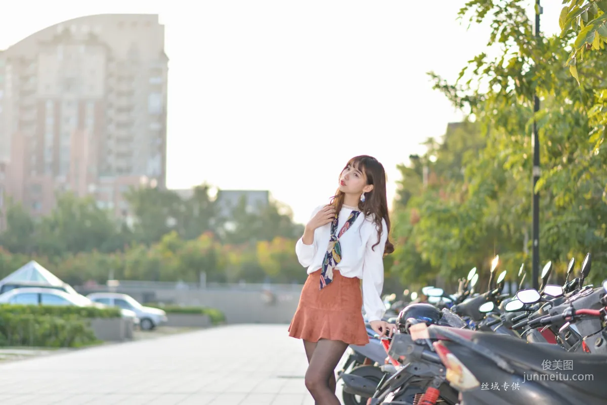 [Taiwan Beauties] Ti Ti, National Taiwan Museum of Fine Arts. Fashion, Black Stockings Girl Short Skirt Street Snap Photo Set photo 101