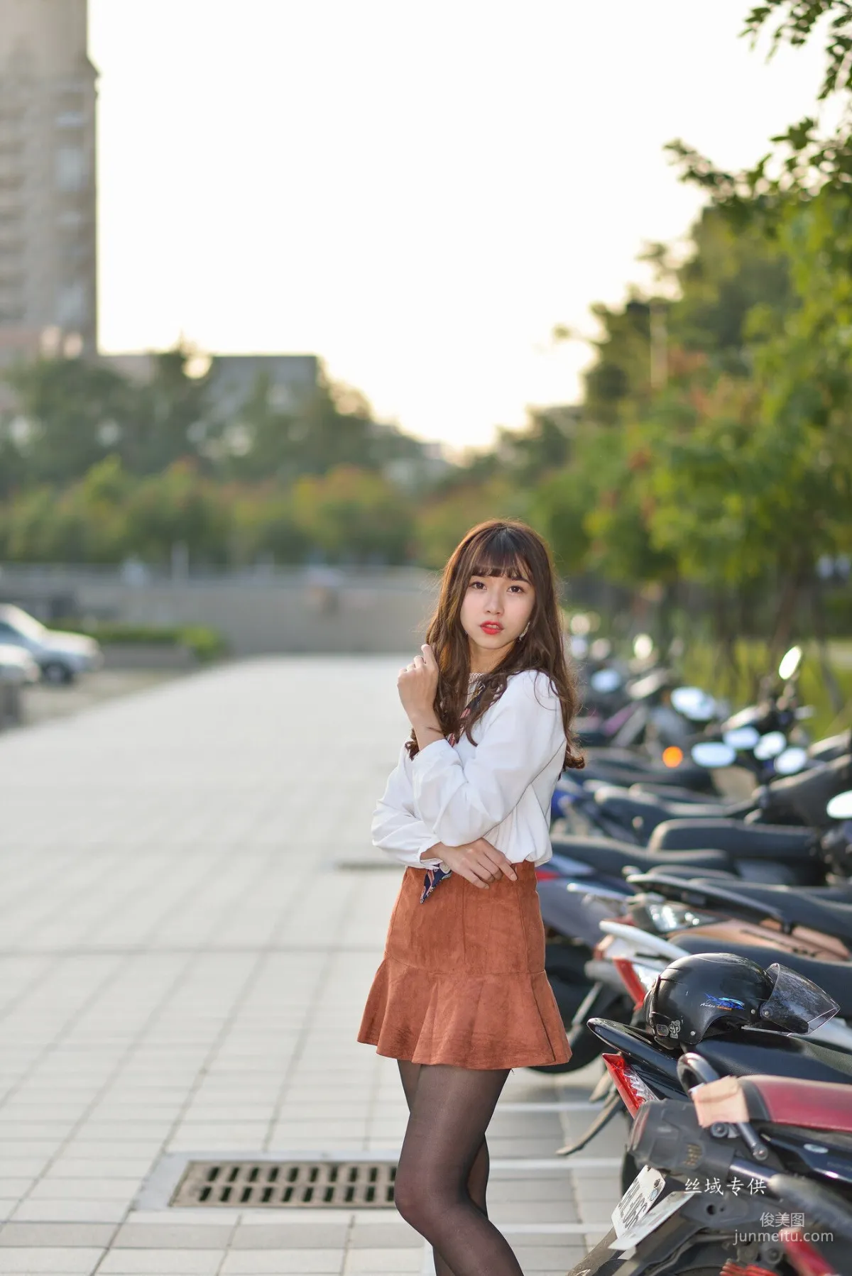 [Taiwan Beauties] Ti Ti, National Taiwan Museum of Fine Arts. Fashion, Black Stockings Girl Short Skirt Street Snap Photo Set photo 113