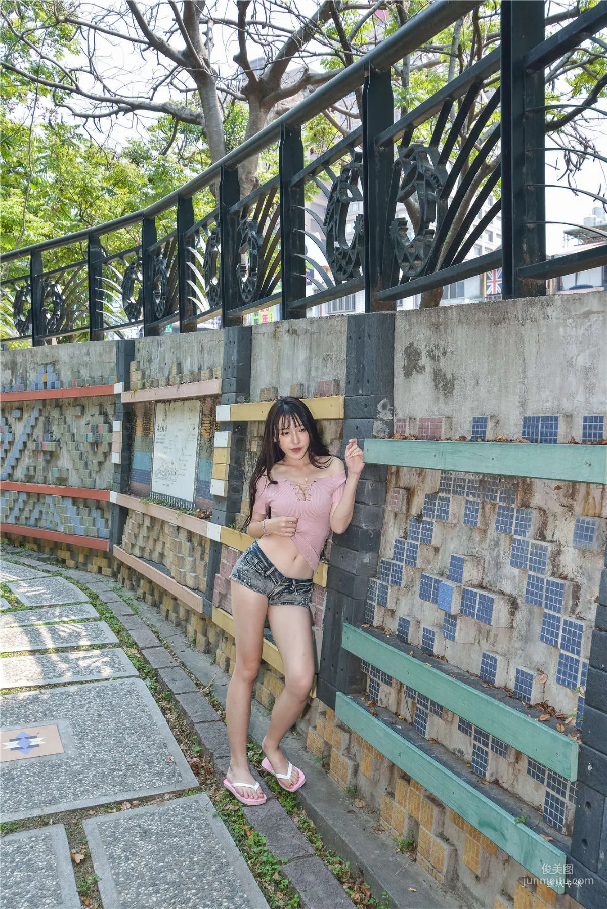 [Taiwan Beauties] Bi Bier "Gome. Fashion" Hot Pants Street Snap Photo Set photo 136