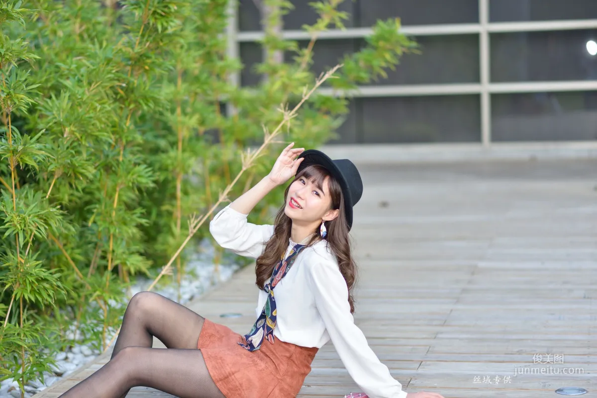 [Taiwan Beauties] Ti Ti, National Taiwan Museum of Fine Arts. Fashion, Black Stockings Girl Short Skirt Street Snap Photo Set photo 26