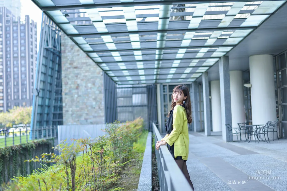 [Taiwan Beauties] Ti Ti National Taiwan Museum of Fine Arts. Fashion Black Stockings Street Snap Photo Set photo 3