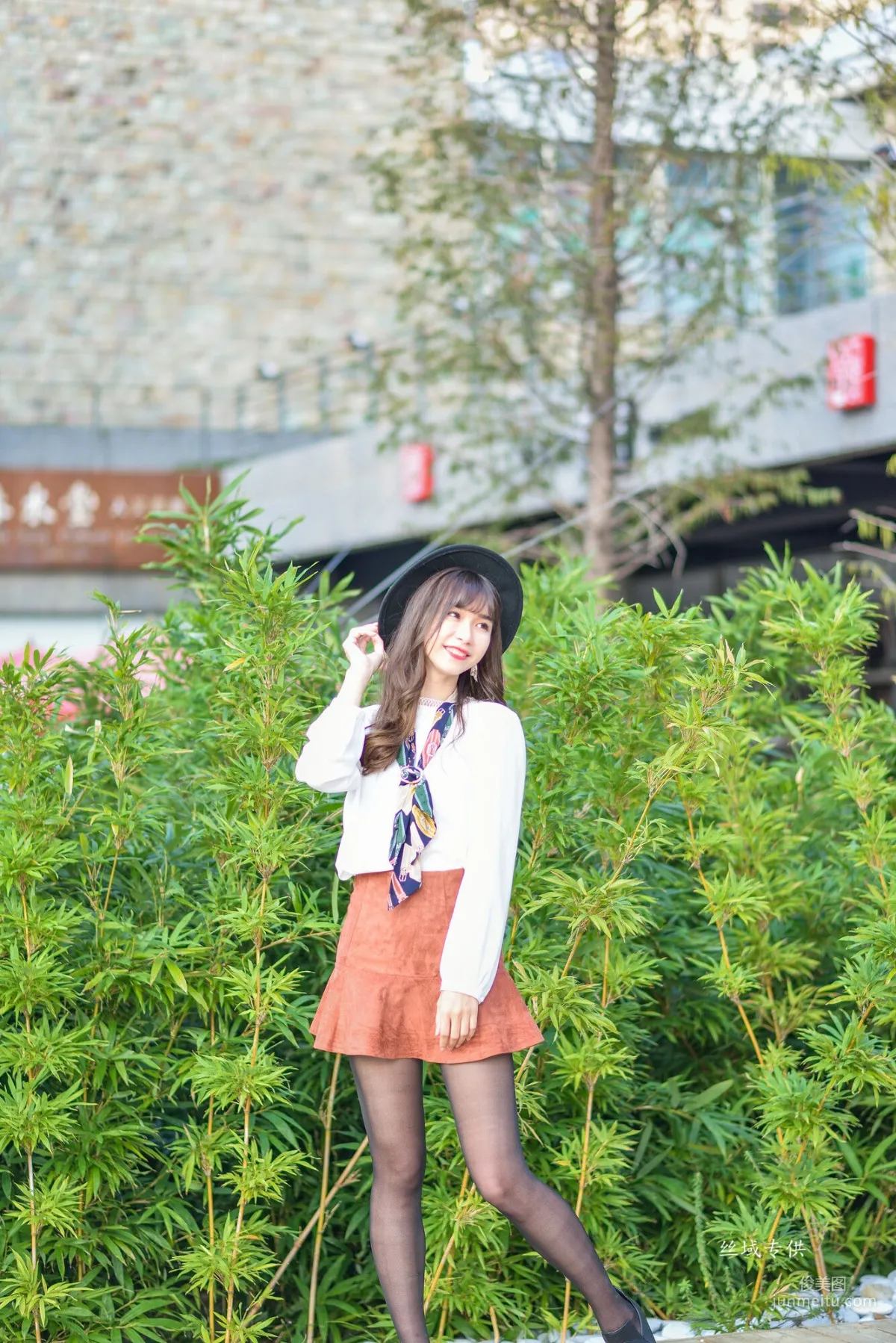 [Taiwan Beauties] Ti Ti, National Taiwan Museum of Fine Arts. Fashion, Black Stockings Girl Short Skirt Street Snap Photo Set photo 5