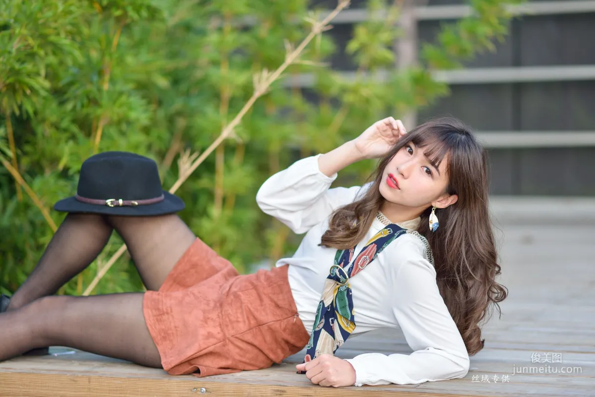 [Taiwan Beauties] Ti Ti, National Taiwan Museum of Fine Arts. Fashion, Black Stockings Girl Short Skirt Street Snap Photo Set photo 31
