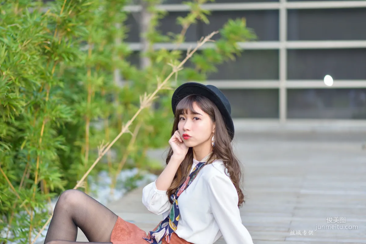 [Taiwan Beauties] Ti Ti, National Taiwan Museum of Fine Arts. Fashion, Black Stockings Girl Short Skirt Street Snap Photo Set photo 25