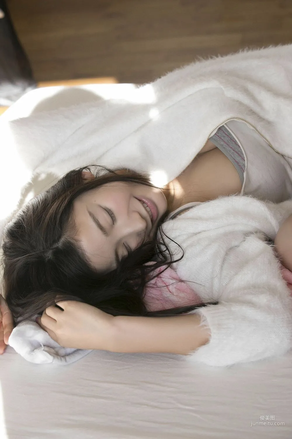 小倉優香《女神降臨》 [YS-Web] Vol.811 写真集29