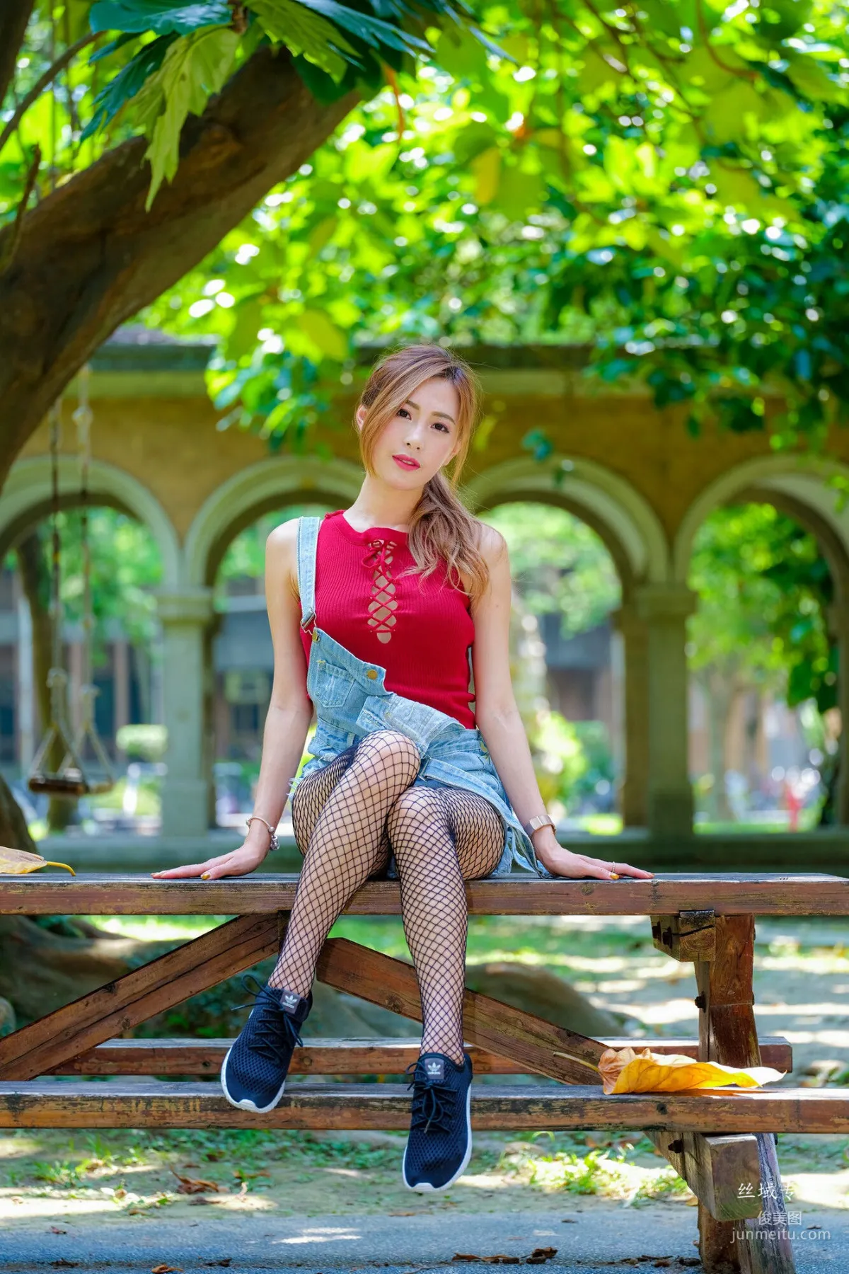 [台灣正妹] 黃艾比《外拍服裝》網襪系列 寫真集 50