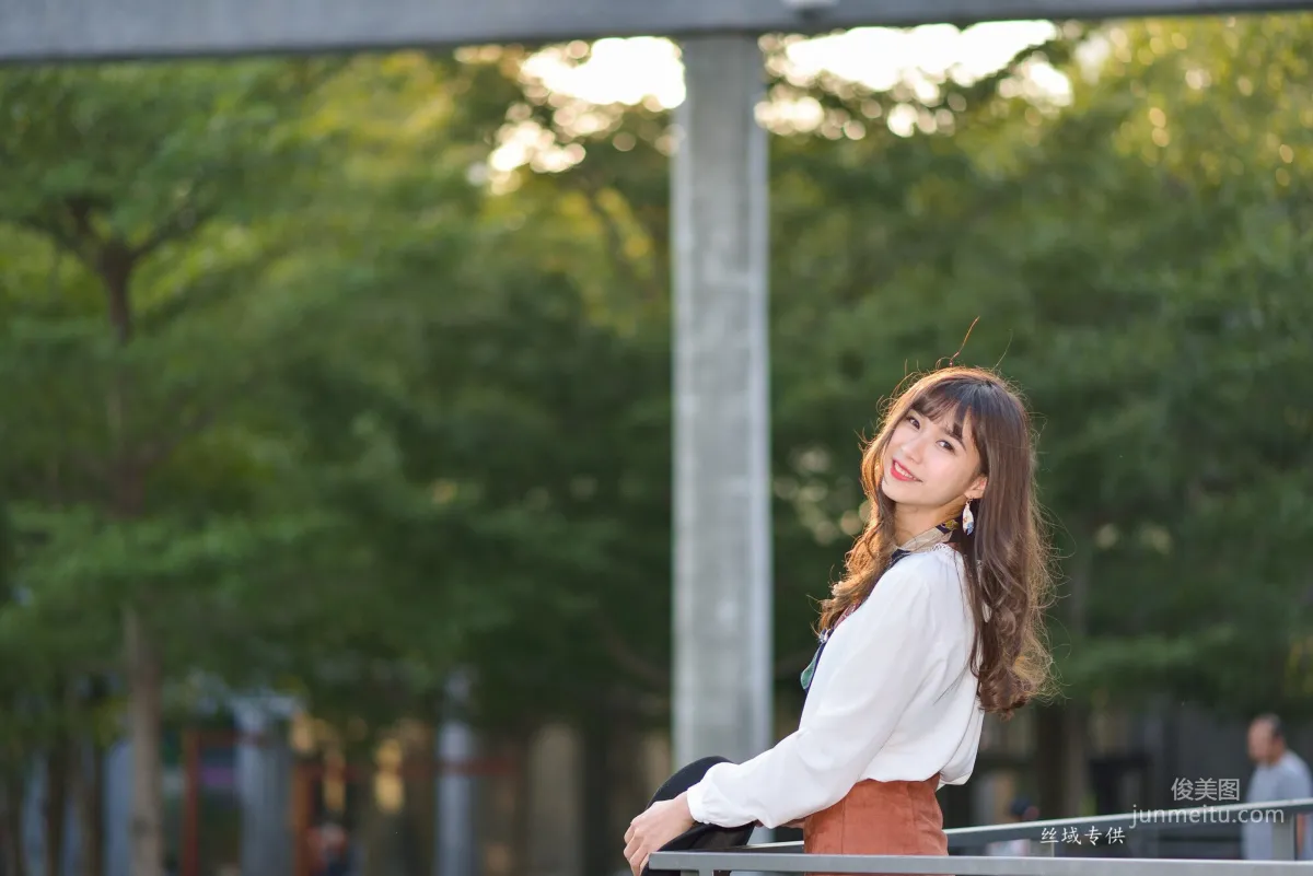 [Taiwan Beauties] Ti Ti, National Taiwan Museum of Fine Arts. Fashion, Black Stockings Girl Short Skirt Street Snap Photo Set photo 77