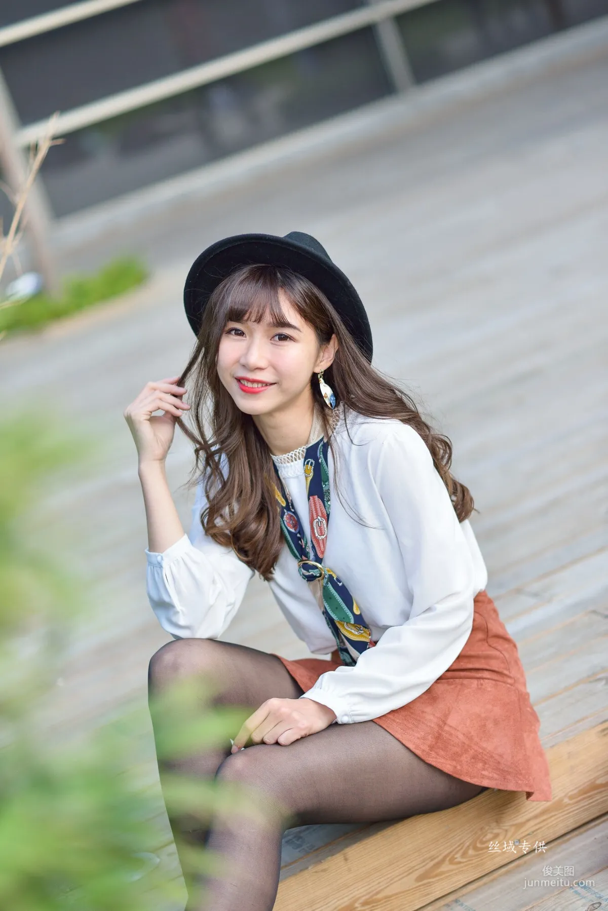 [Taiwan Beauties] Ti Ti, National Taiwan Museum of Fine Arts. Fashion, Black Stockings Girl Short Skirt Street Snap Photo Set photo 15