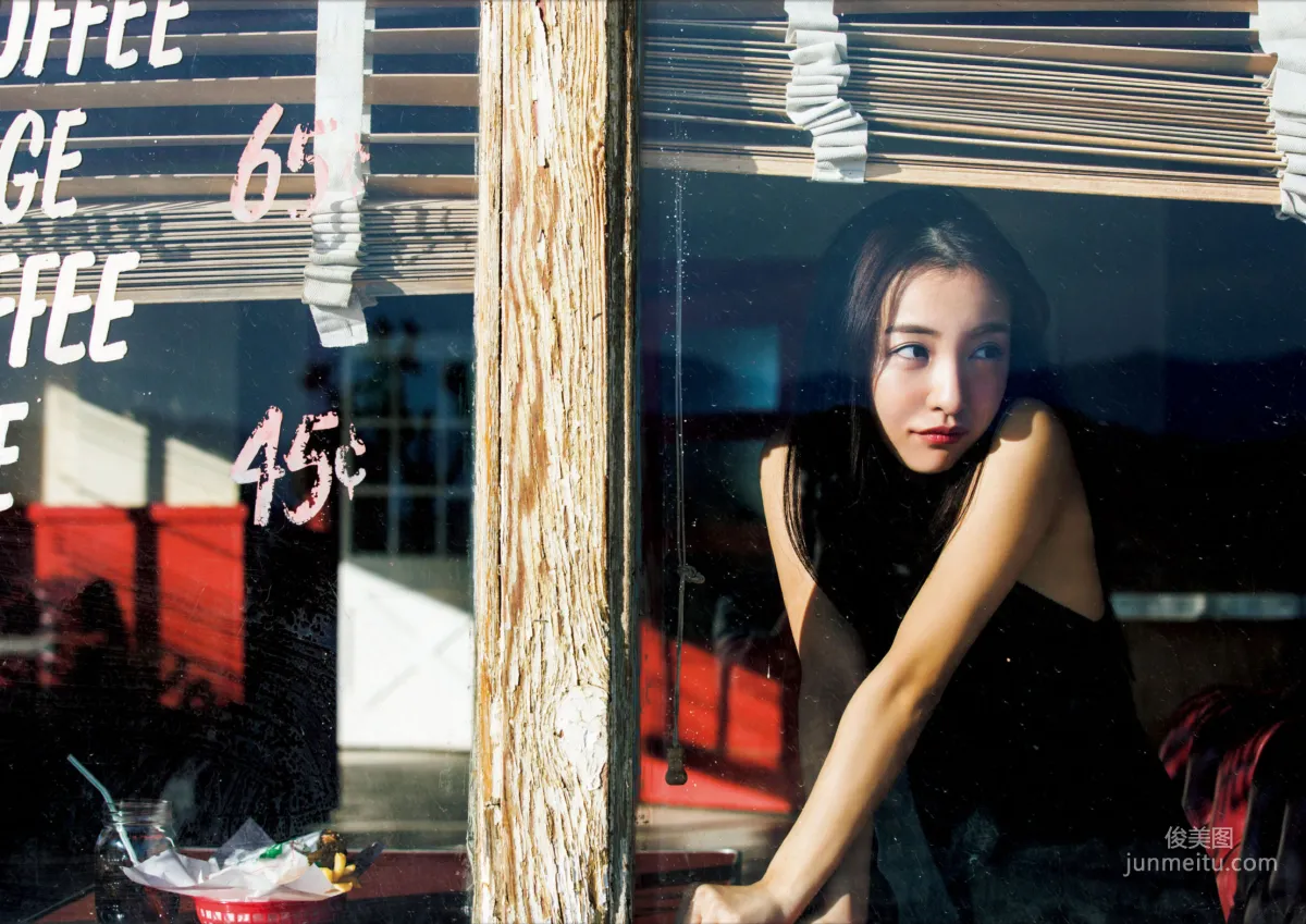 Tomomi Itano "Wanderer" (Kindle) Photo Set photo 83