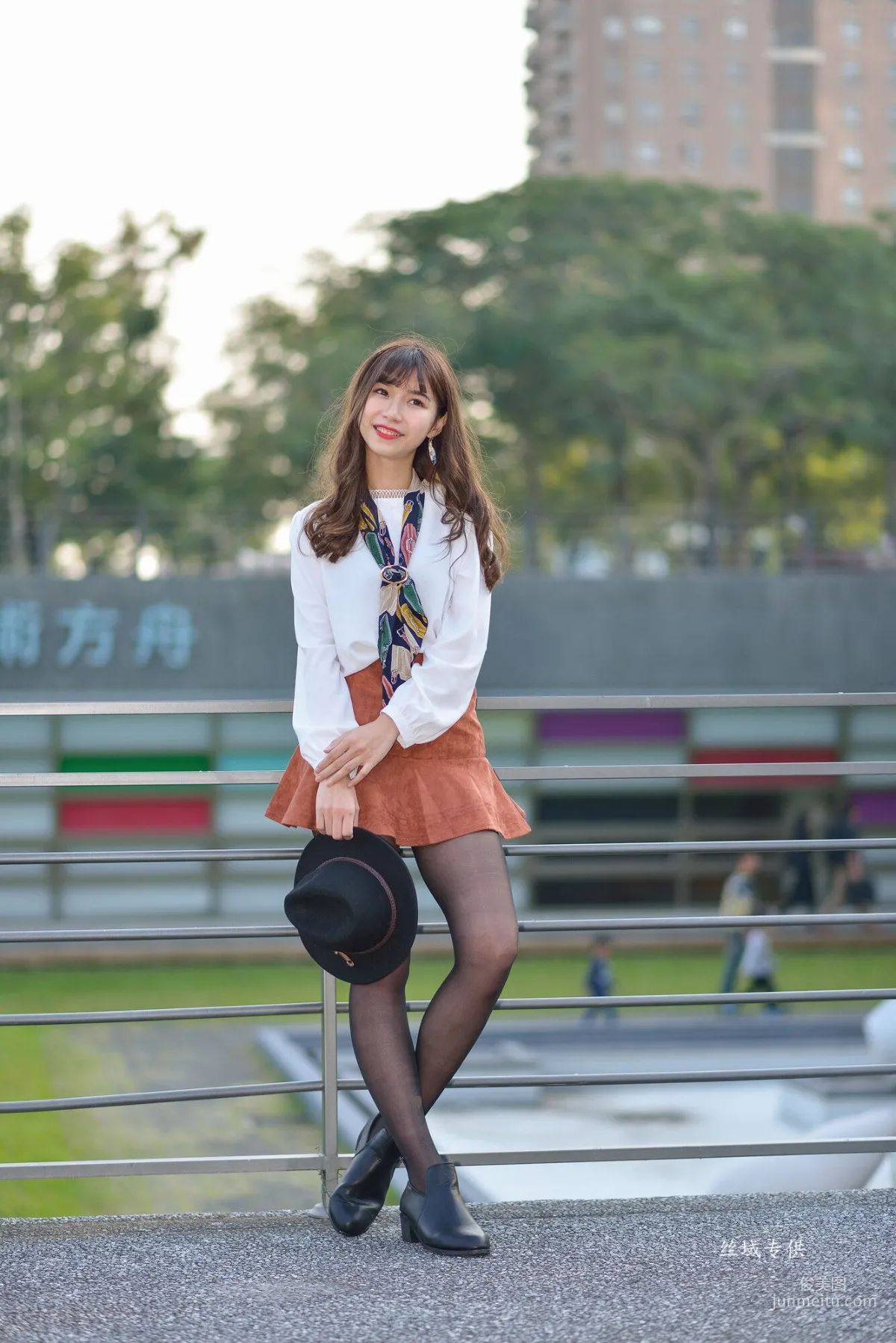 [Taiwan Beauties] Ti Ti, National Taiwan Museum of Fine Arts. Fashion, Black Stockings Girl Short Skirt Street Snap Photo Set photo 50