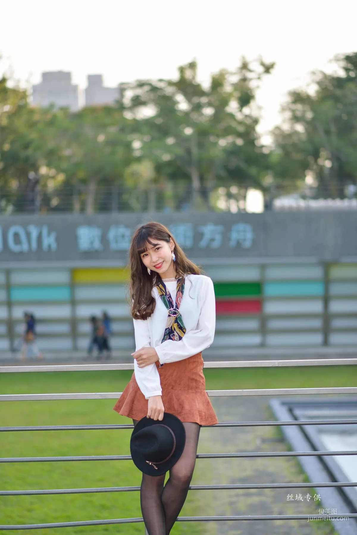 [Taiwan Beauties] Ti Ti, National Taiwan Museum of Fine Arts. Fashion, Black Stockings Girl Short Skirt Street Snap Photo Set photo 44