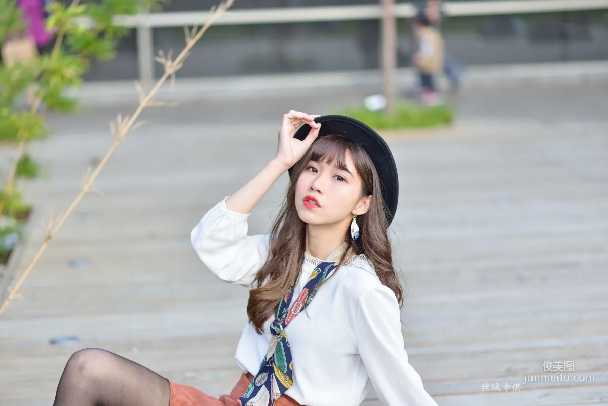 [Taiwan Beauties] Ti Ti, National Taiwan Museum of Fine Arts. Fashion, Black Stockings Girl Short Skirt Street Snap Photo Set photo 22