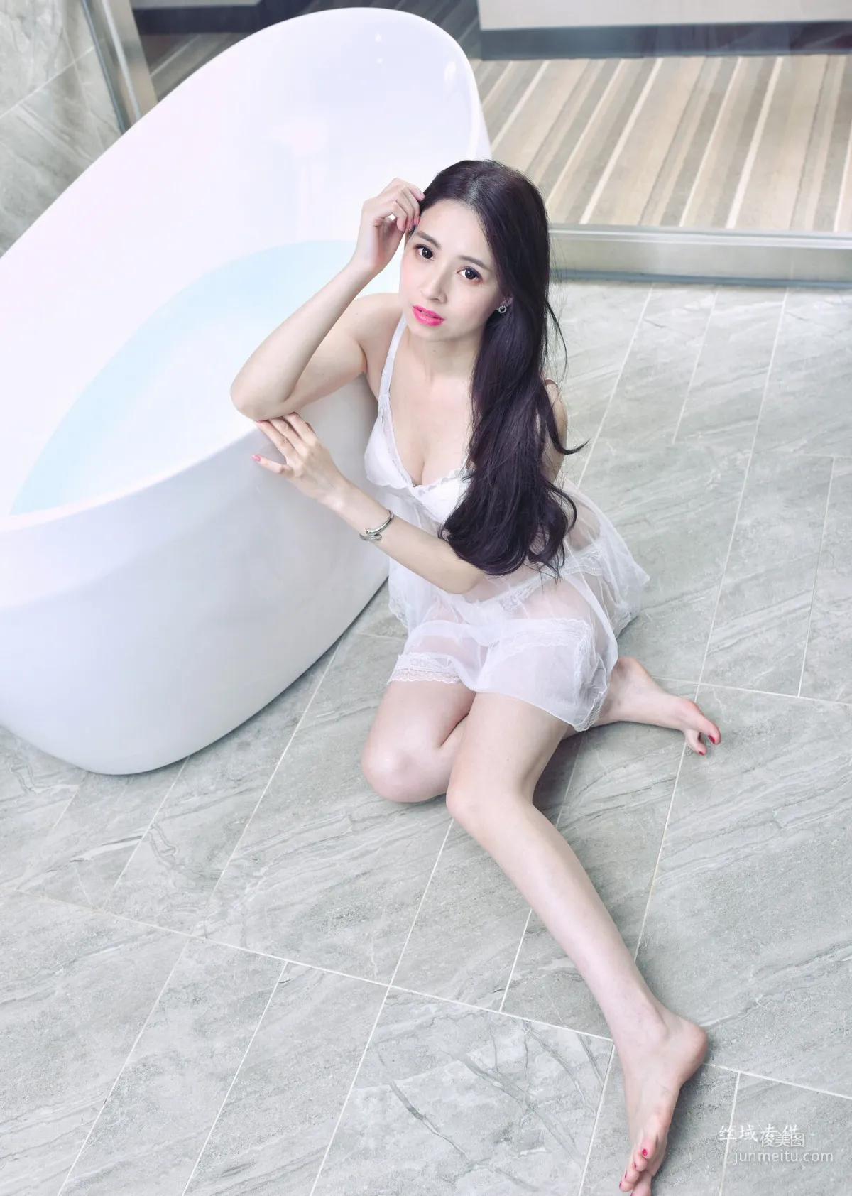 [Taiwan Beauties] Xue Jing, Three Outfits Studio Shoot Photo Set photo 31