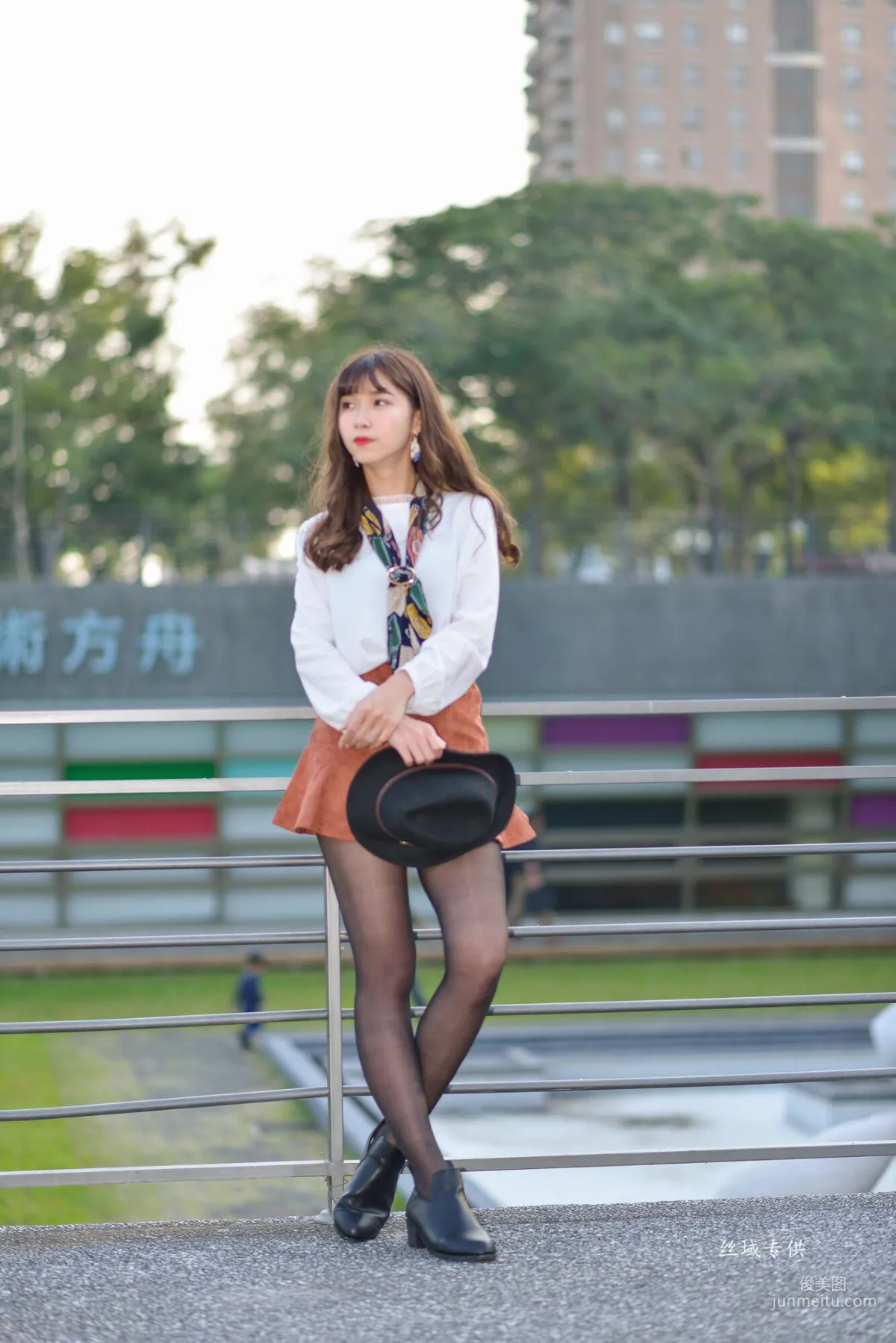 [Taiwan Beauties] Ti Ti, National Taiwan Museum of Fine Arts. Fashion, Black Stockings Girl Short Skirt Street Snap Photo Set photo 48