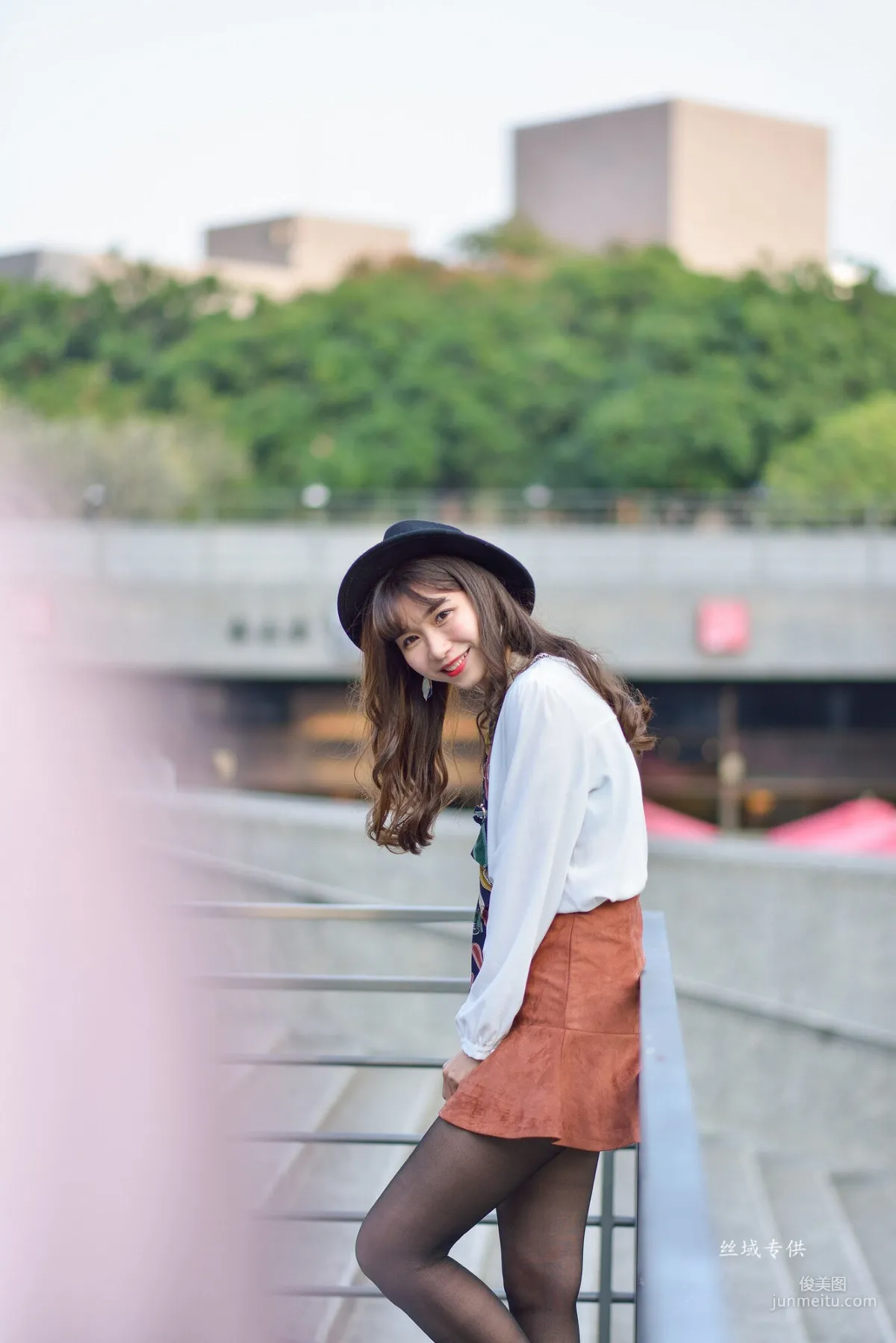 [Taiwan Beauties] Ti Ti, National Taiwan Museum of Fine Arts. Fashion, Black Stockings Girl Short Skirt Street Snap Photo Set photo 38