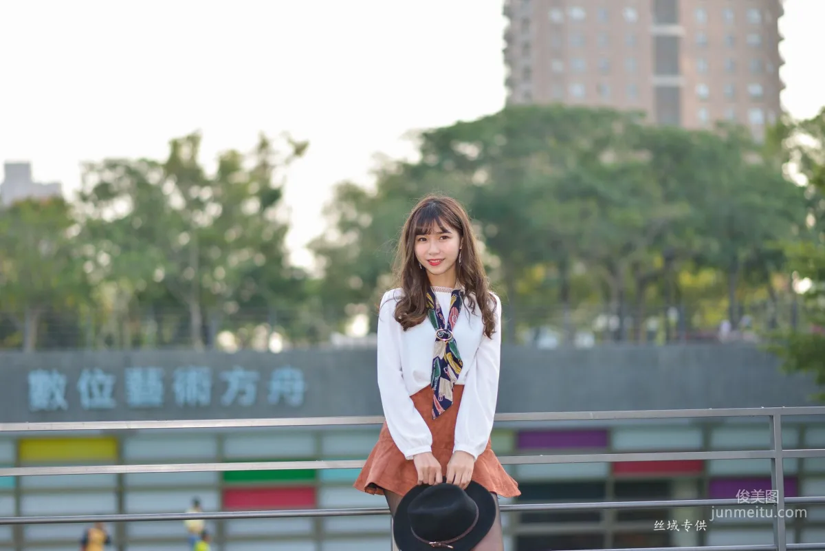 [Taiwan Beauties] Ti Ti, National Taiwan Museum of Fine Arts. Fashion, Black Stockings Girl Short Skirt Street Snap Photo Set photo 46