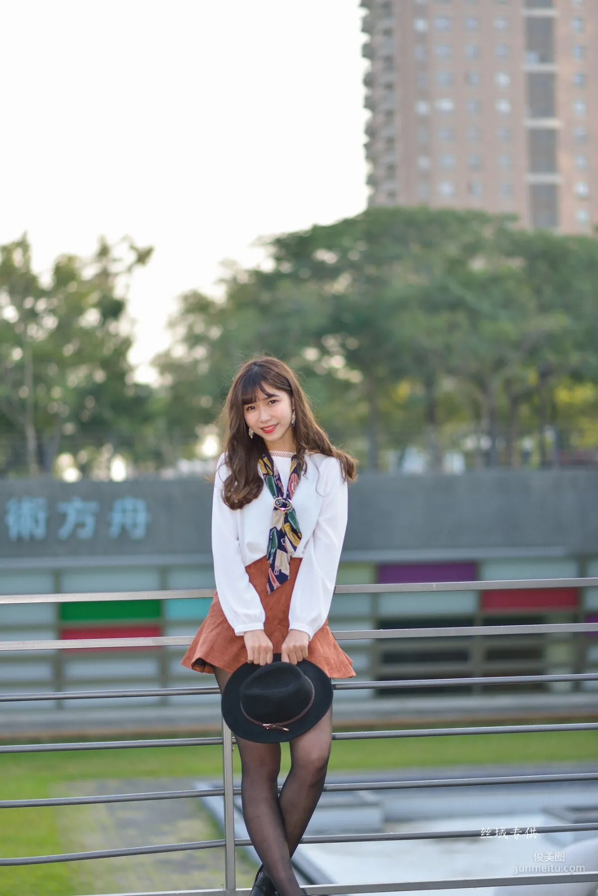 [Taiwan Beauties] Ti Ti, National Taiwan Museum of Fine Arts. Fashion, Black Stockings Girl Short Skirt Street Snap Photo Set photo 45