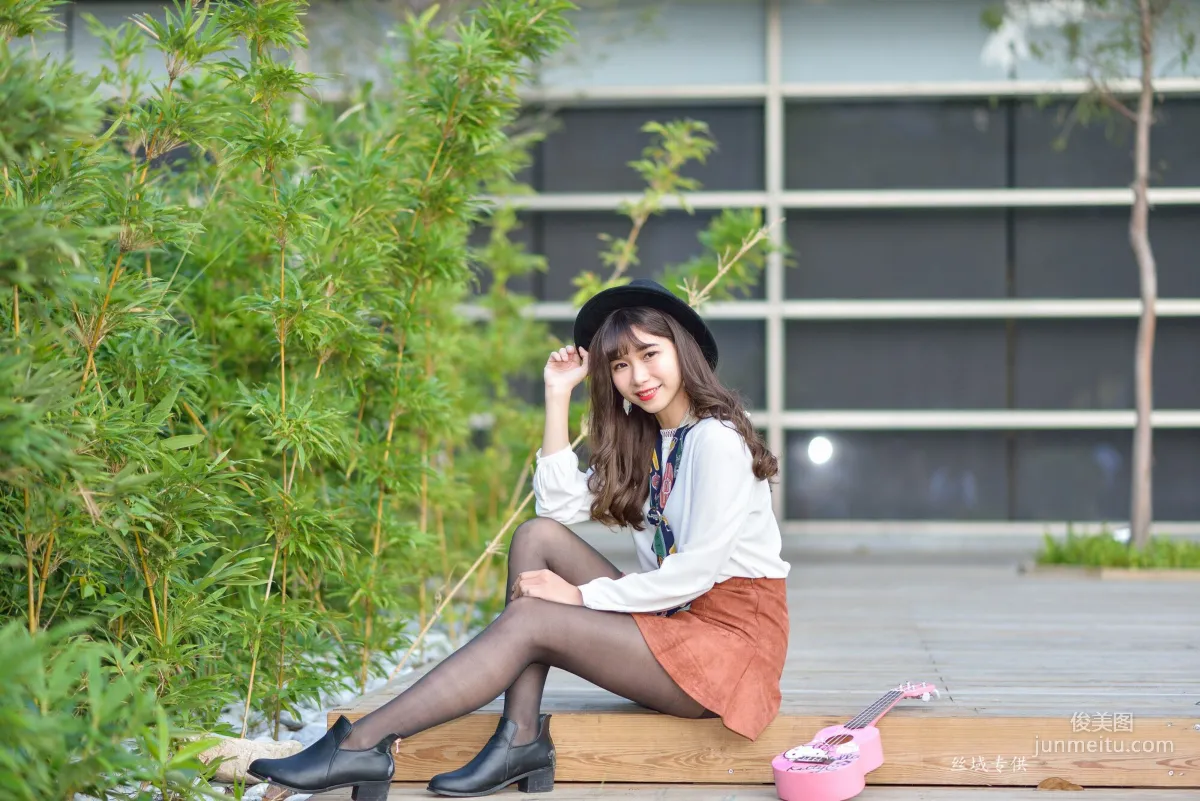 [Taiwan Beauties] Ti Ti, National Taiwan Museum of Fine Arts. Fashion, Black Stockings Girl Short Skirt Street Snap Photo Set photo 12