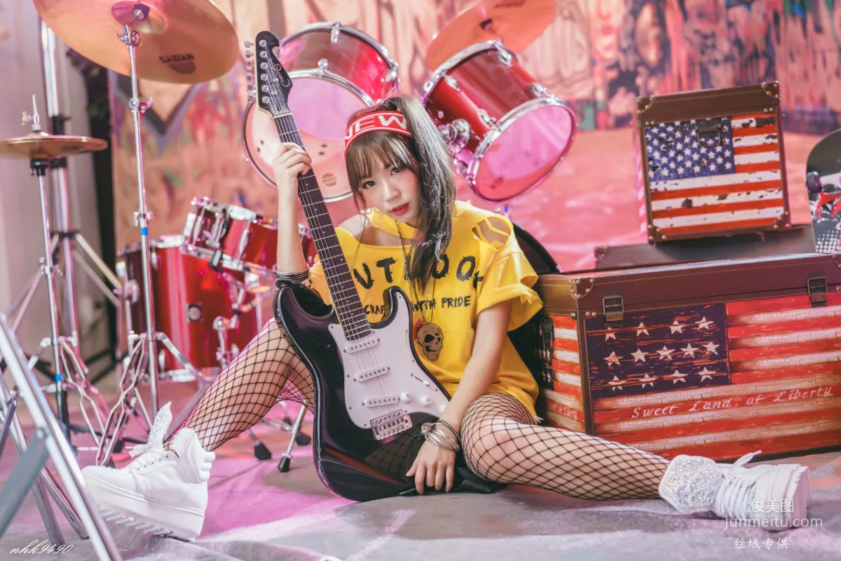 [Taiwan Beauties] Sa Lin Football and Hip-Hop Style Photo Set photo 15