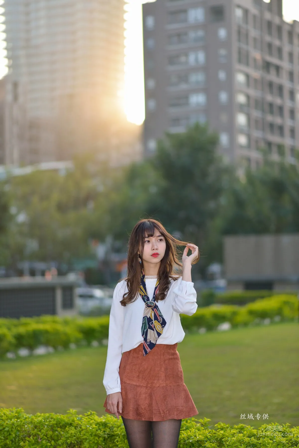 [Taiwan Beauties] Ti Ti, National Taiwan Museum of Fine Arts. Fashion, Black Stockings Girl Short Skirt Street Snap Photo Set photo 122
