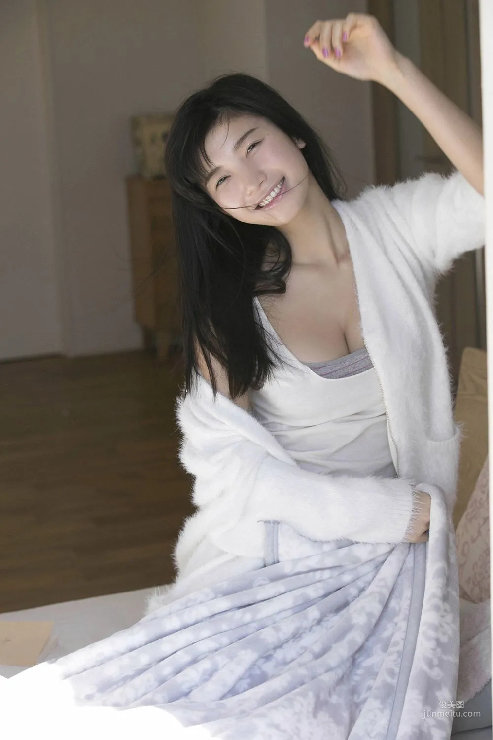 小倉優香《女神降臨》 [YS-Web] Vol.811 写真集25