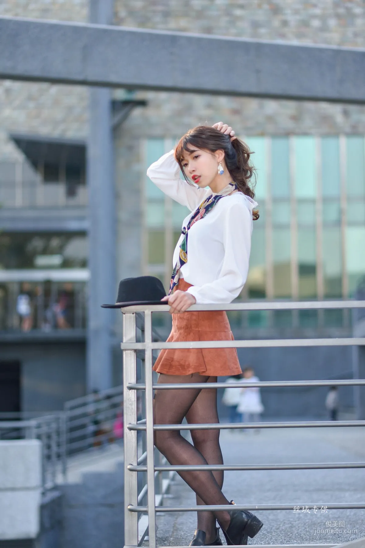 [Taiwan Beauties] Ti Ti, National Taiwan Museum of Fine Arts. Fashion, Black Stockings Girl Short Skirt Street Snap Photo Set photo 85