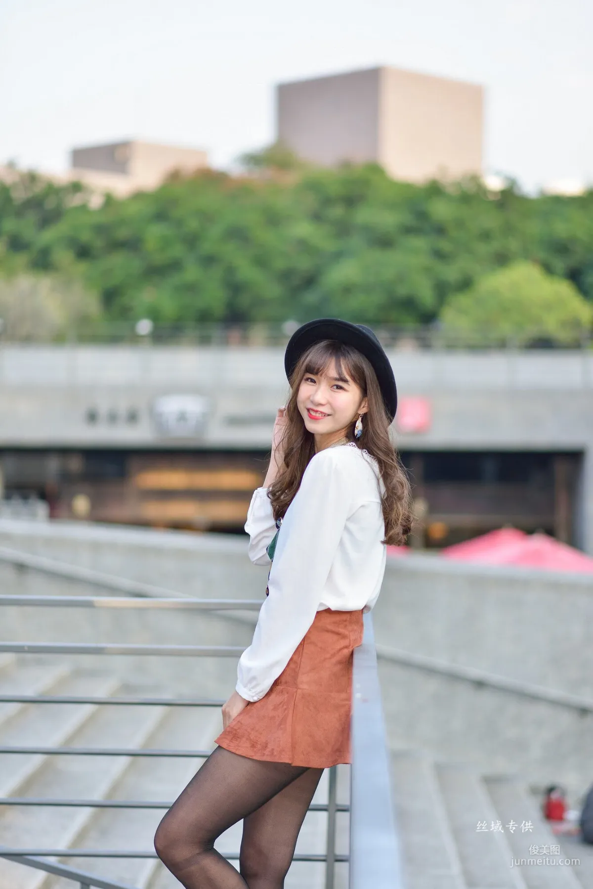 [Taiwan Beauties] Ti Ti, National Taiwan Museum of Fine Arts. Fashion, Black Stockings Girl Short Skirt Street Snap Photo Set photo 39