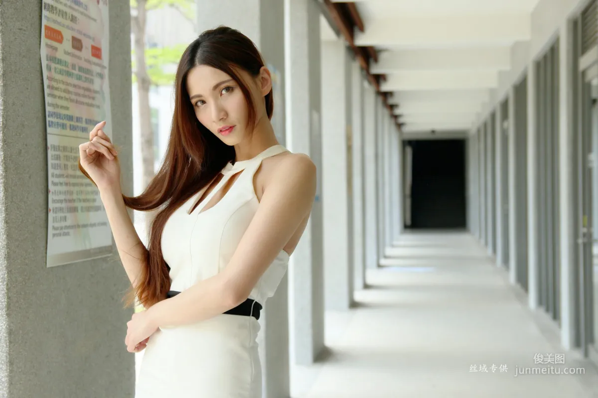 [Taiwan Beauties] Cai Yixin, Studio Shoot + Outdoor Shoot, OL Goddess Outfit, Three Sets of Clothing Photo Set photo 24